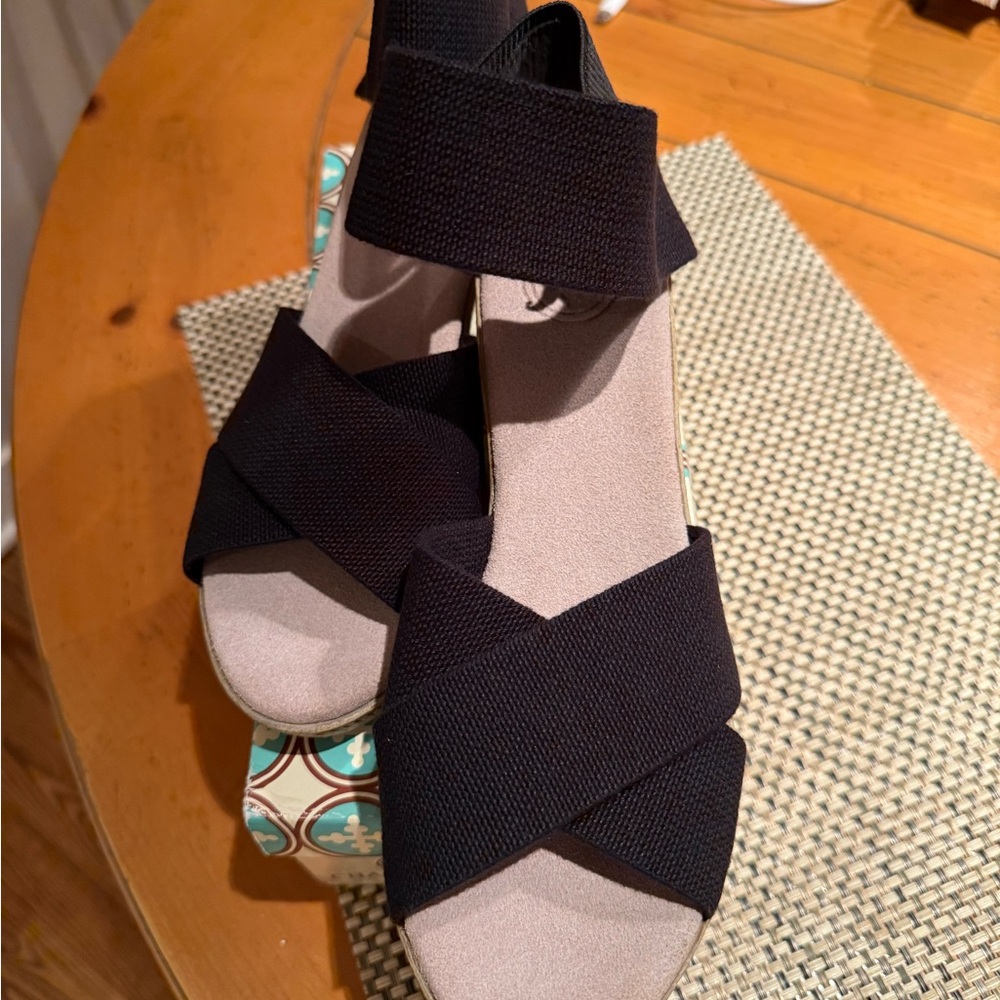 CHARLESTON SHOE CO. Black Sandals